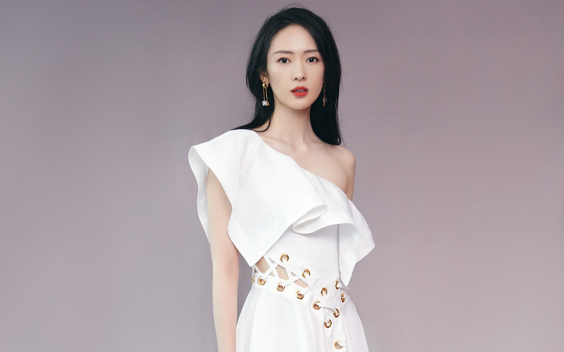 拜仁利用高位控球压制对手进攻,拜仁打法