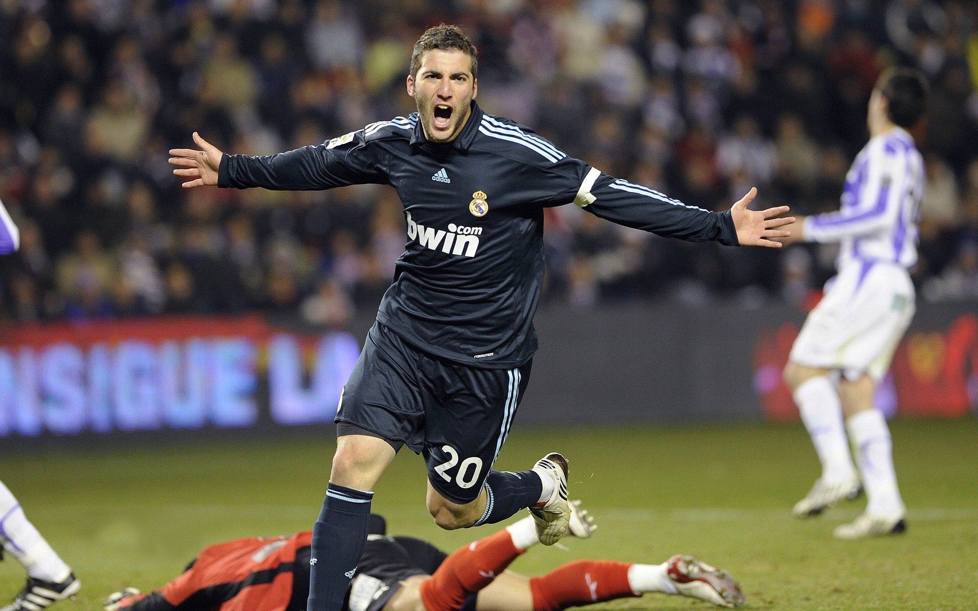 “马丁·高尔西:美洲狮队的防守大师,未来成就待续”