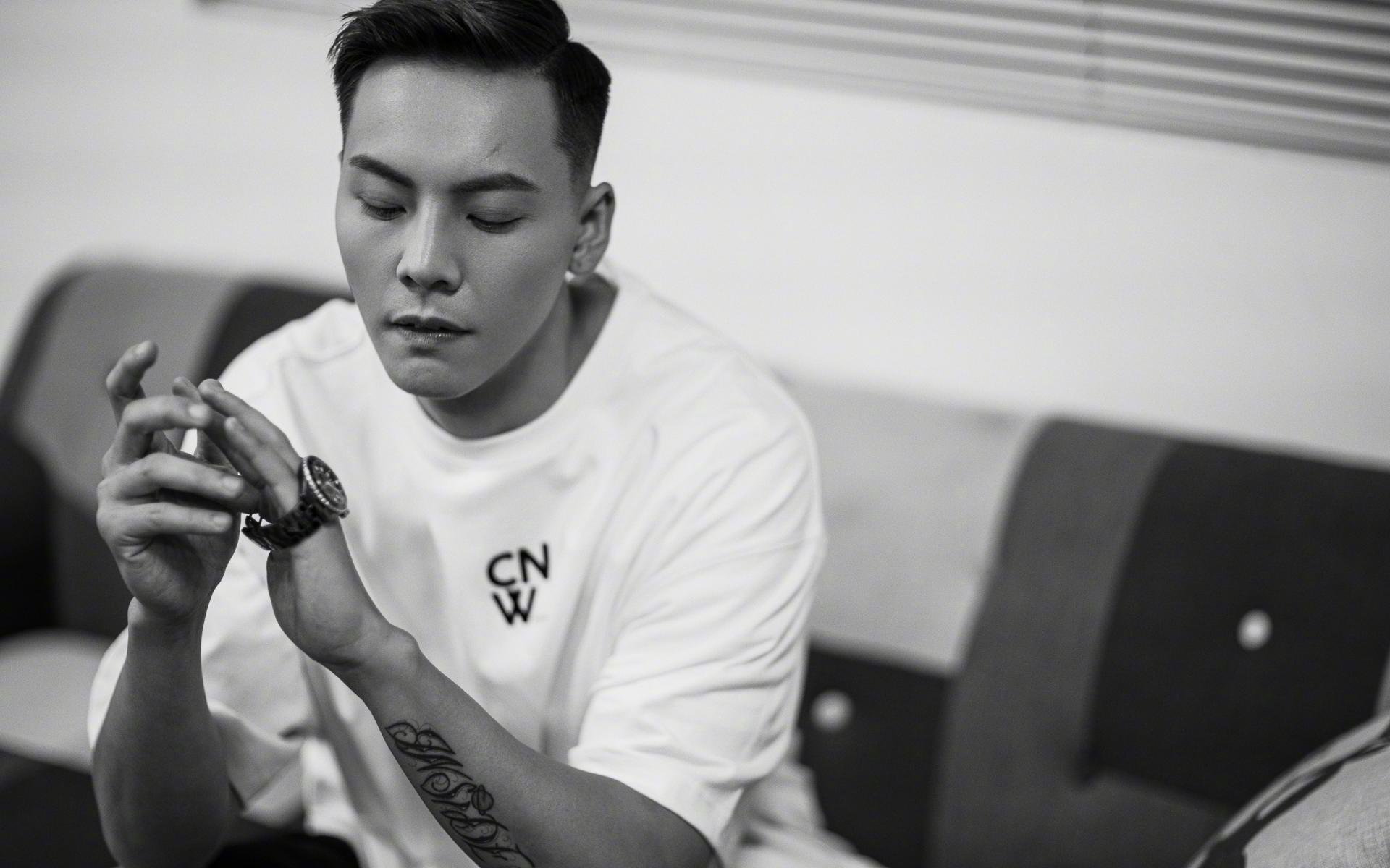 朱婷训练照曝光手指仍缠着绷带,朱婷的手受伤了吗